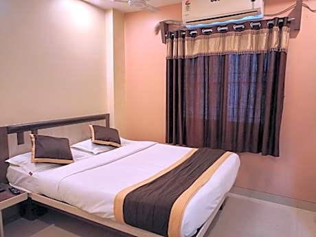 Deluxe Double Bed AC Room