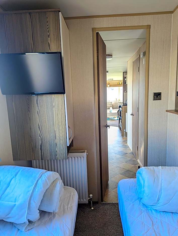 Caravan sleeps 8 at Littlesea, Weymouth