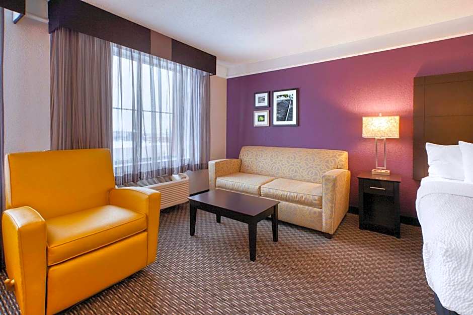 La Quinta Inn & Suites by Wyndham Detroit Utica