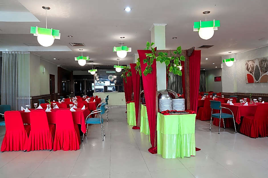 OYO 742 Mona Plaza Hotel