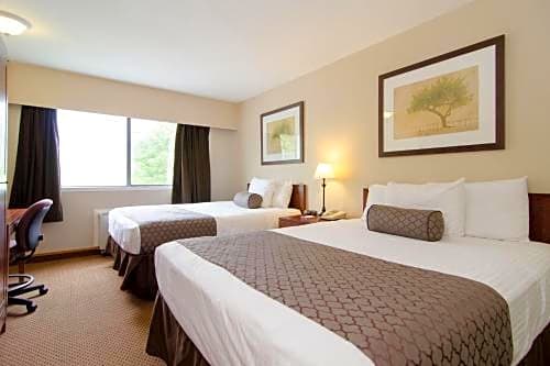 Travelodge by Wyndham Vancouver Lions Gate