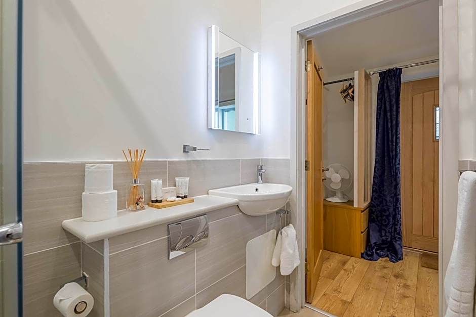 King Deluxe Ensuite with Courtyard View - Hawking