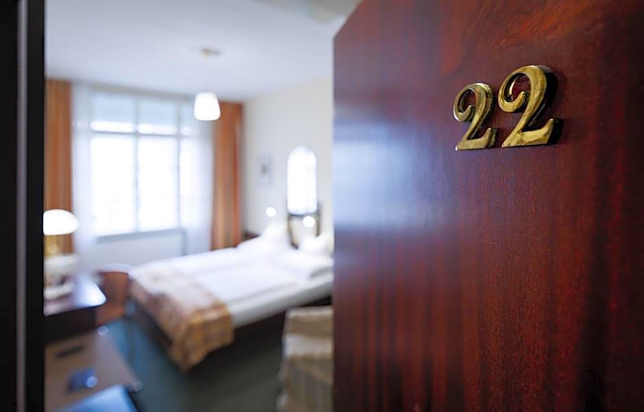 Continental Hotel-Pension