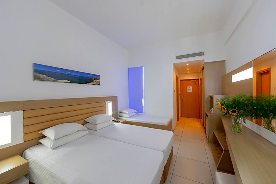 Vrissaki Beach Hotel