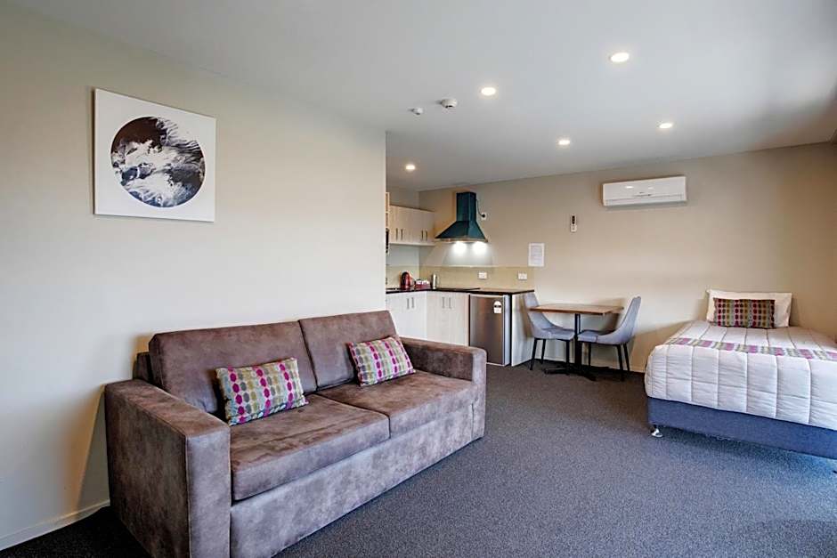 Ellerslie Palms Motel