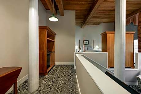 1 Queen Bed Deluxe Studio Suite Non-Smoking