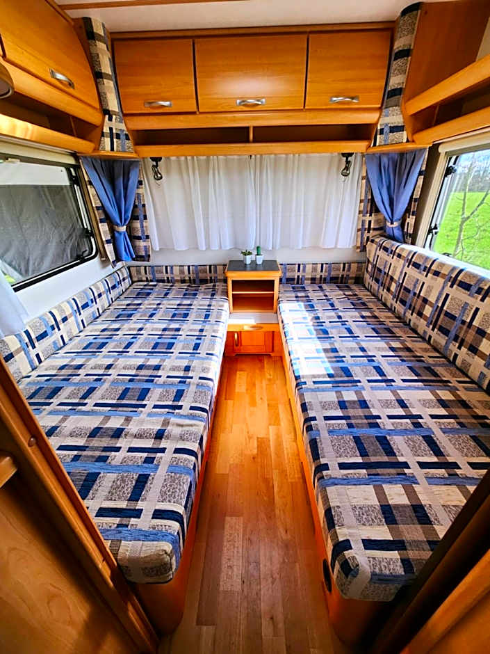 Ruime caravan op gezellige minicamping