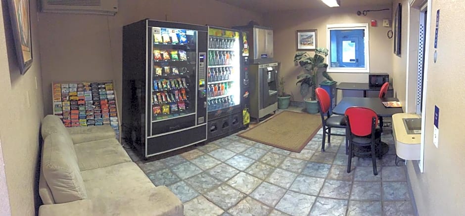 Hilltop Inn & Suites