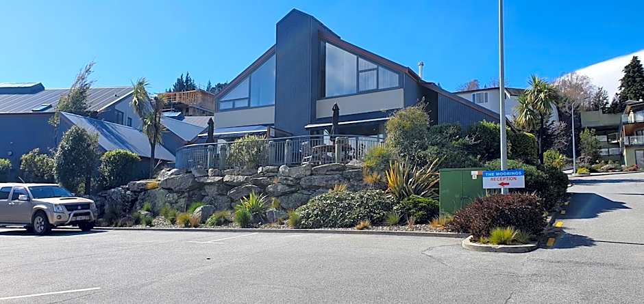 The Moorings Motel and Apartments