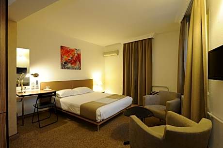 Corner Double Room