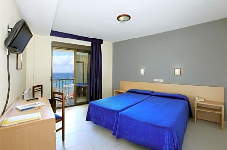 Double or Twin Room with Sea View