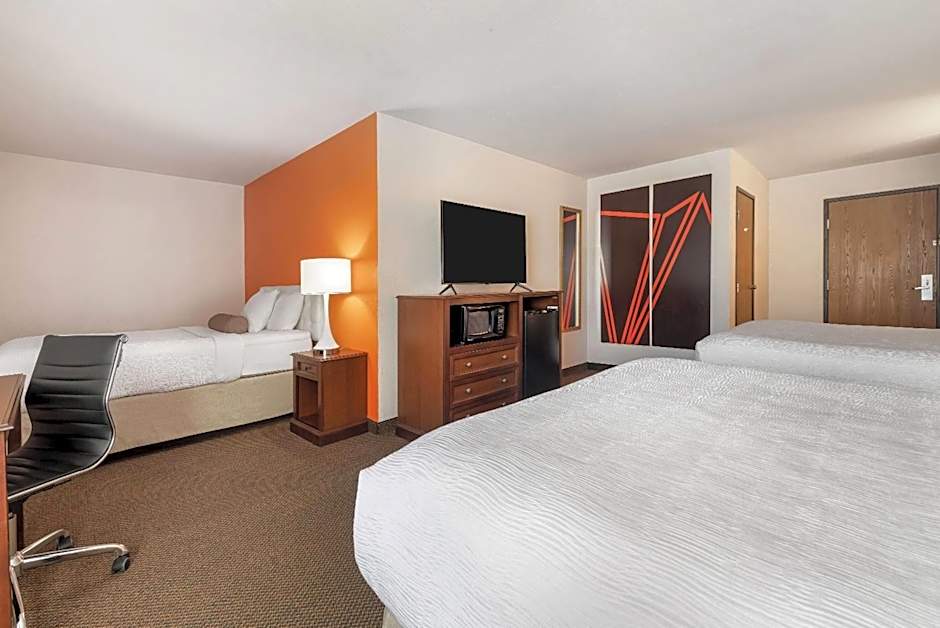 Howard Johnson Hotel & Suites by Wyndham Oacoma