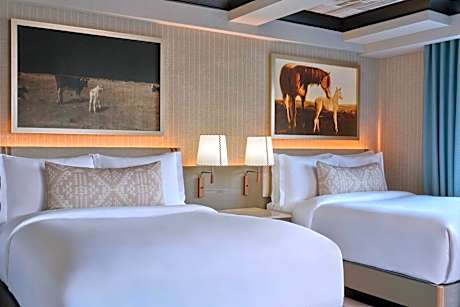 Guest room, 2 Queen, Mountain view