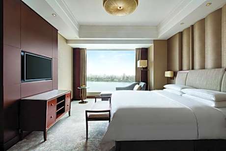 Executive River View Suite King