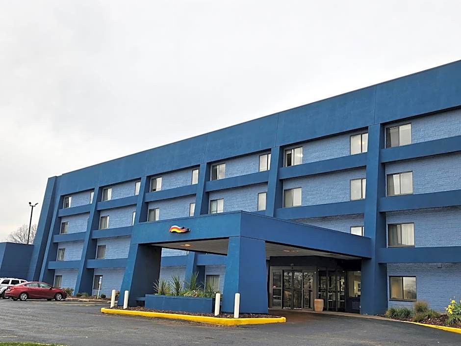 Days Inn by Wyndham Davenport