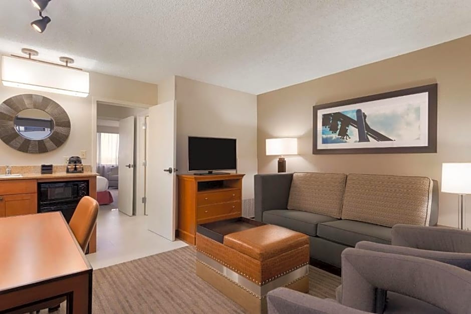 Embassy Suites by Hilton Orlando International Drive ICON Park