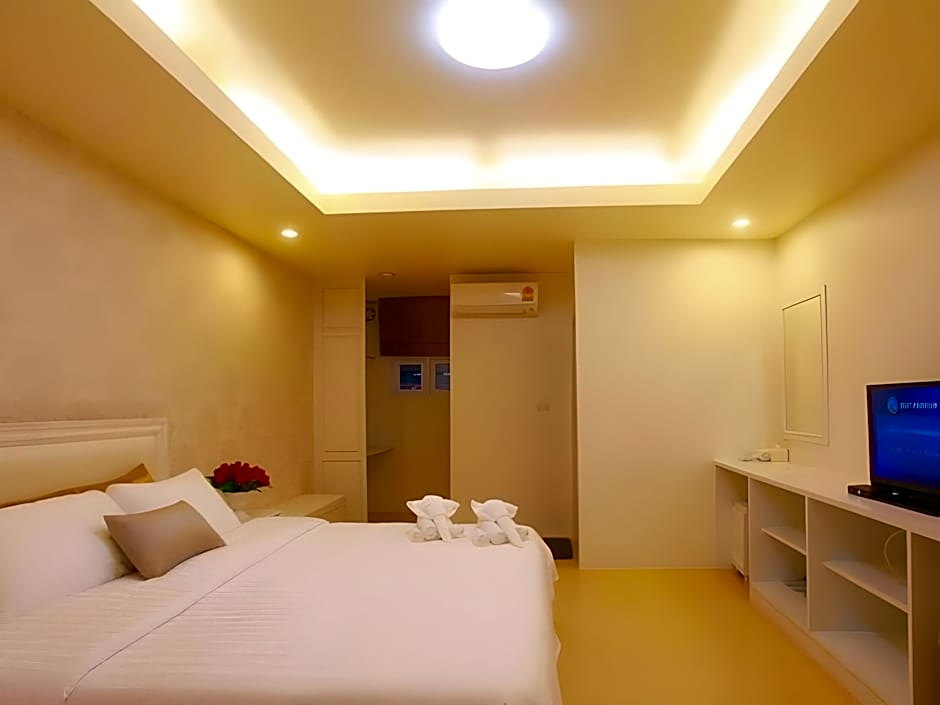 Banlomnow Hotel