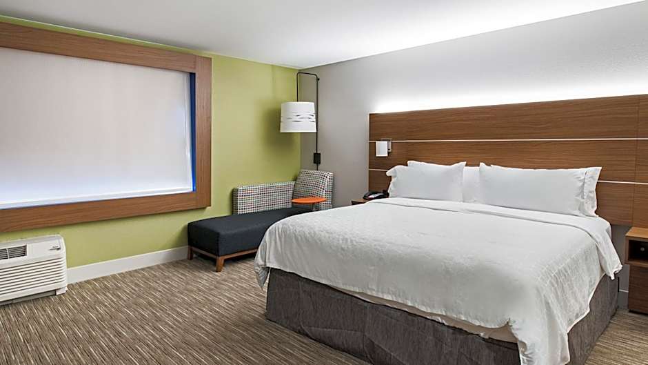 Photo 1 of 7 of 1 King Bed, Mobility Accessible, Bathtub