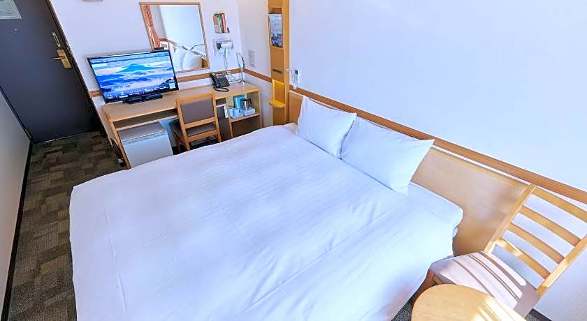 Toyoko Inn Shin-takaoka-eki Shinkansen Minami-guchi