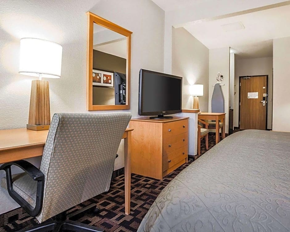 Quality Inn & Suites Des Moines Airport