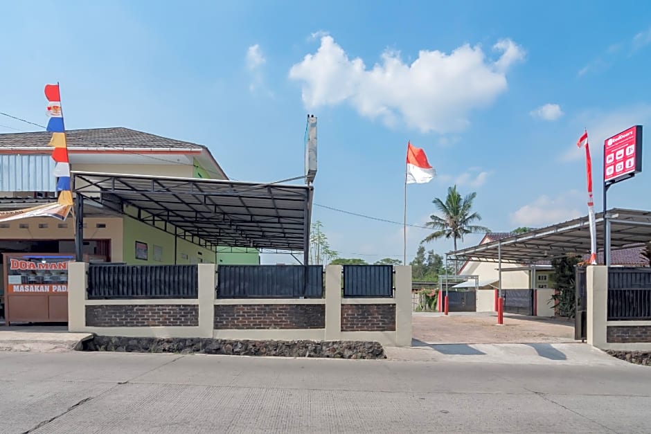RedDoorz Syariah near Tugu Pandanwangi Cianjur