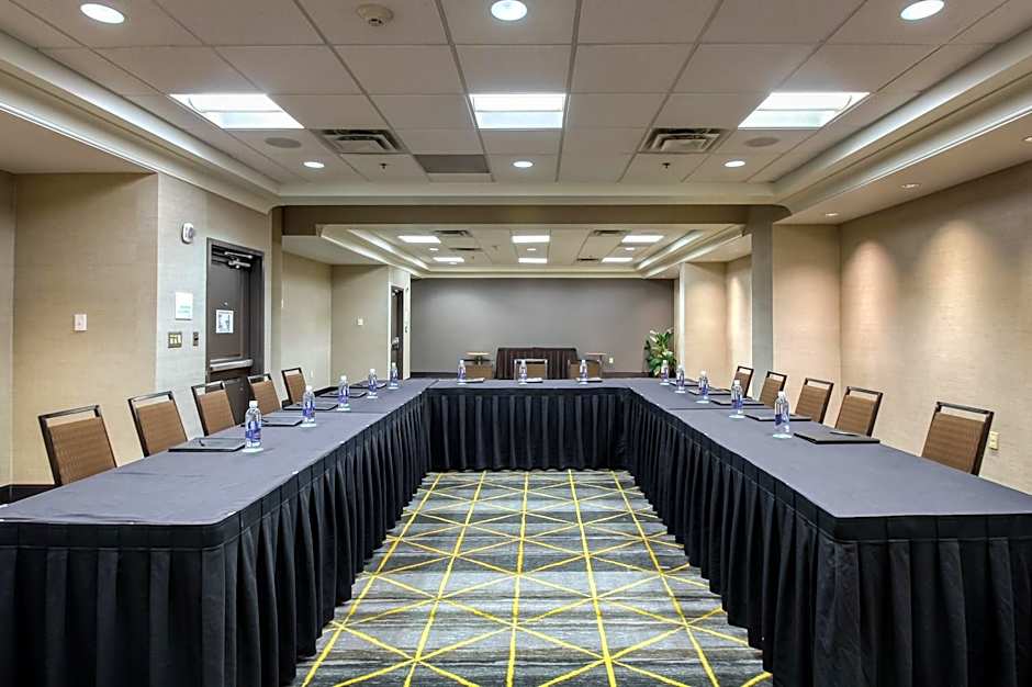 Holiday Inn & Suites Atlanta Airport North By IHG