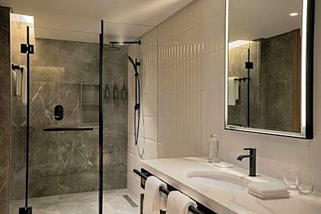 Signature Room, 2 Queen Beds, City View (2 Queen Beds)