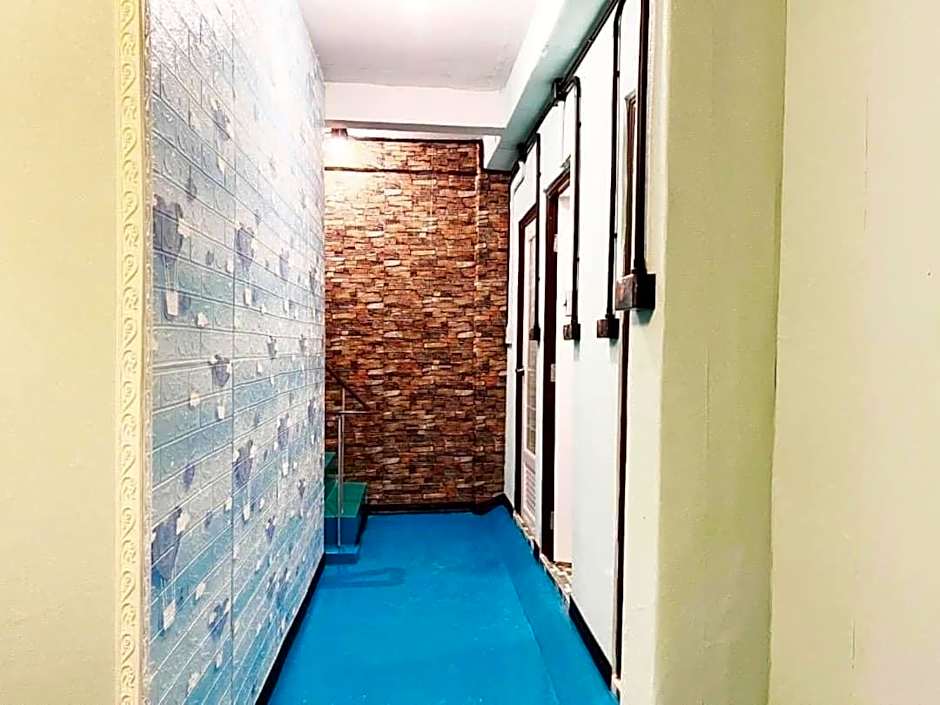 D​ Luck​ Hostel
