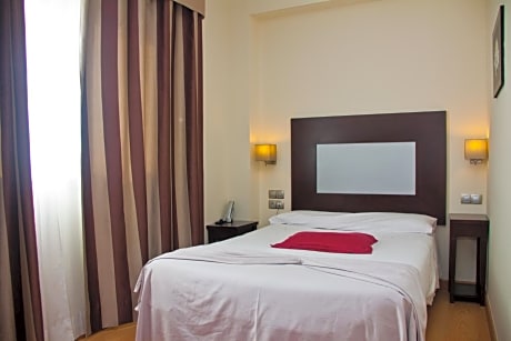 Double Room Single Use with Parking