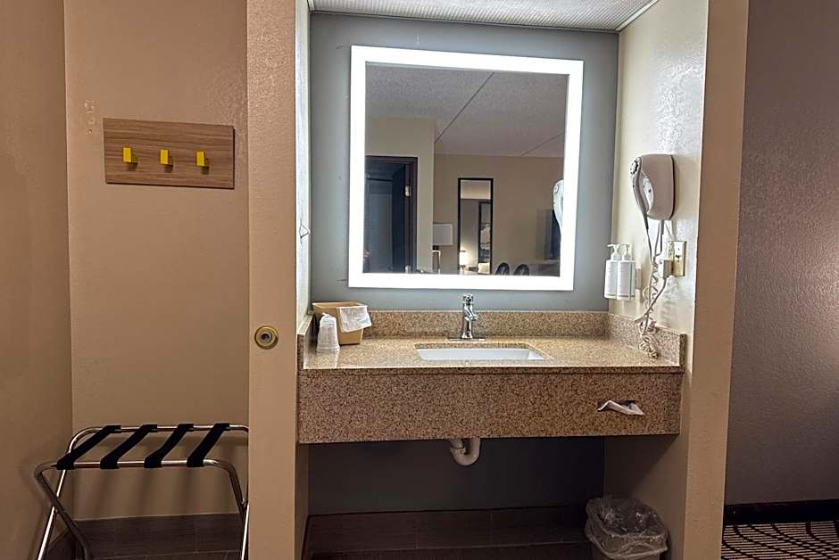 Super 8 by Wyndham Mars/Cranberry/Pittsburgh Area