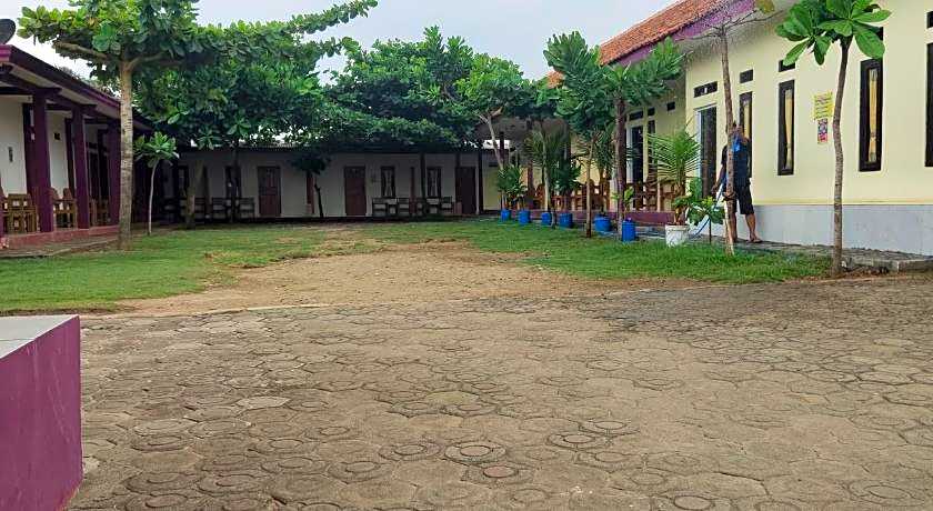 Penginapan Karanglaut Sayangheulang