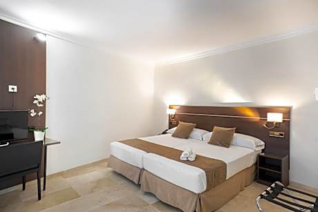 Twin Room with Extra Bed