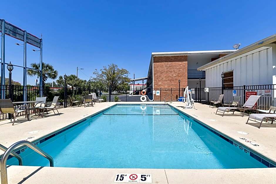 OYO Hotel Valdosta GA I-75