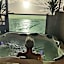 Pousada Marambaia Café - Praiana, econômica, Com café da manhã, piscina e hidromassagem ao ar livre - Frente para o mar