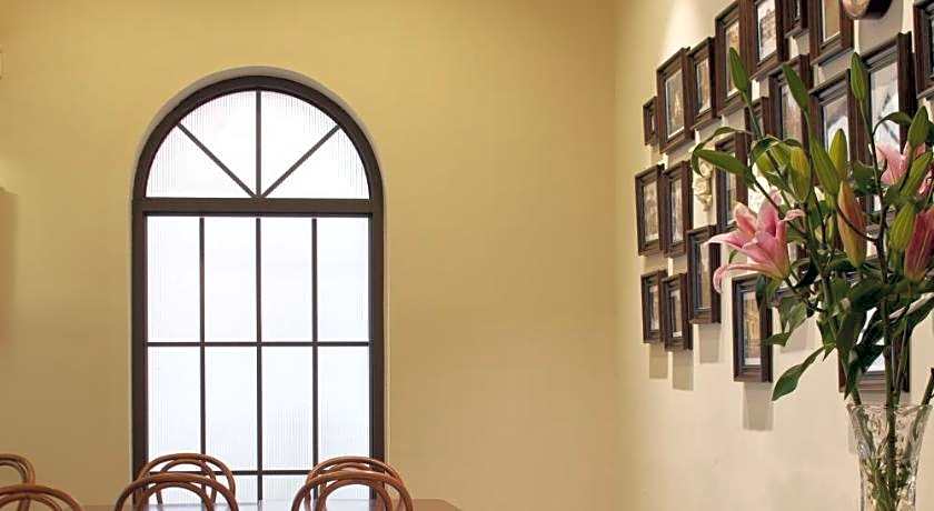 Ole Tai Sam Un Hotel