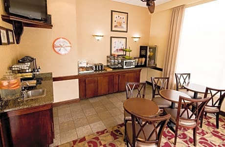 Howard Johnson By Wyndham Portsmouth Portsmouth Hotels Nh At