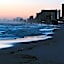 COUPLES GETAWAY, HONEYMOON SWEET, Perfectly Cozy Beach Front Condo with kitchen, pool, free parking,CHECK-IN AT DOOR