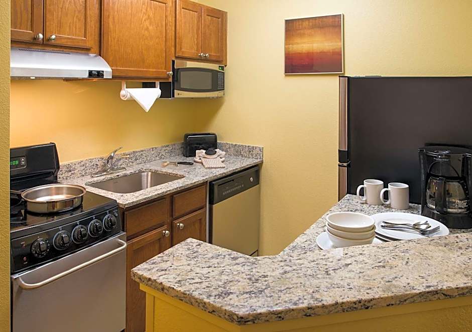 Sonesta Simply Suites Detroit Novi