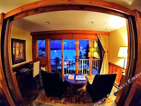 Mirror Lake Inn