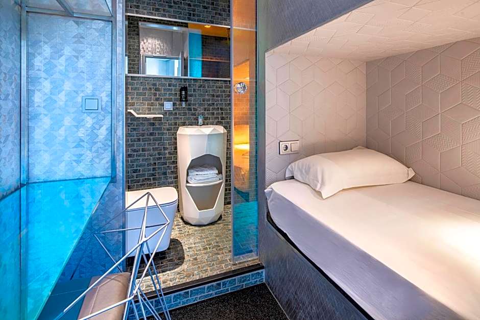 Diamond Capsule Hotel Amsterdam South