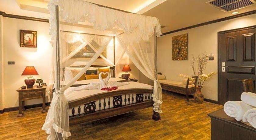 Tanawan Phuket Hotel