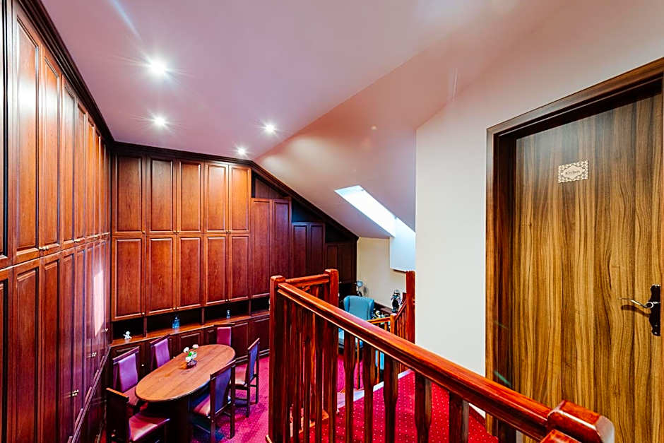 Petra Inn Apartments in historical palace Bratislava