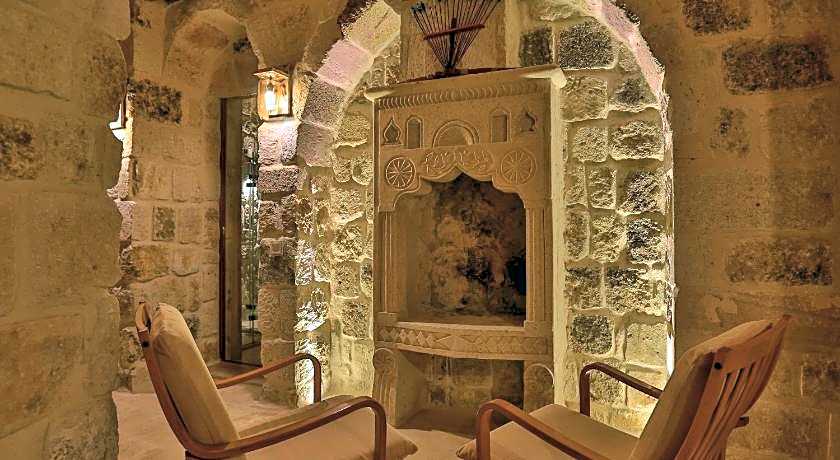 Acropolis Cave Suites