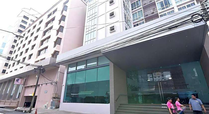 Mayflower Grande Hotel