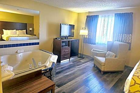 1 King Bed, Mobility Accessible Studio Suite, Hot Tub, Non-Smoking