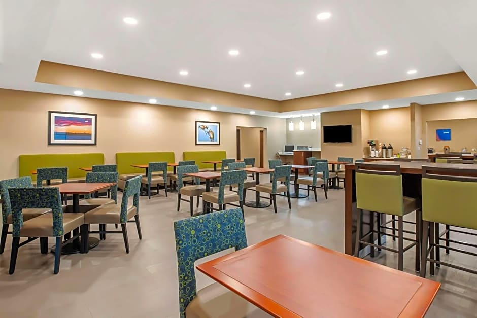Comfort Inn and Suites Ames near ISU Campus