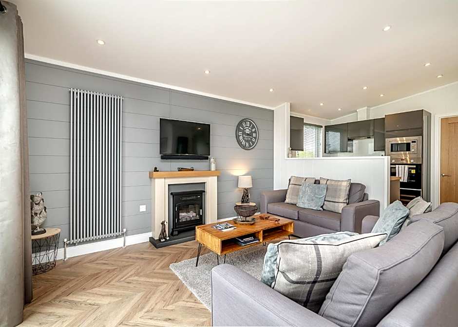 Midsomer Lodges