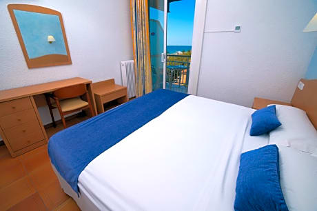 Double or Twin Room with Sea View (2 Adults + 1 Child)