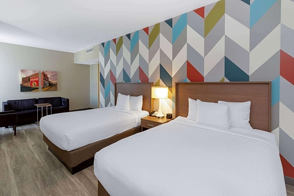 La Quinta Inn & Suites by Wyndham Tulsa Downtown - Route 66