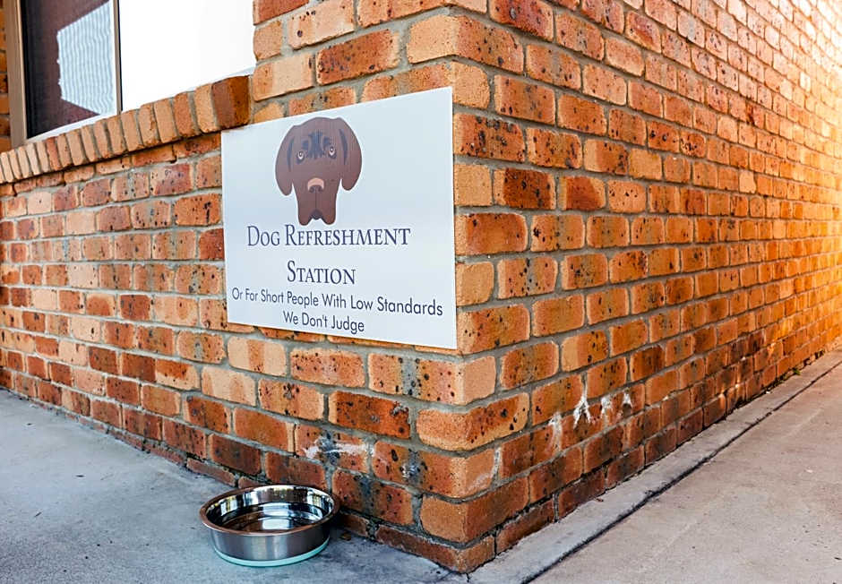 Kennedy Drive Boutique Motel - Close To City Centre & Airport